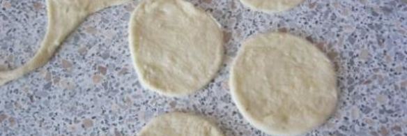 вареники с черносливом, грецкими орехами и медом