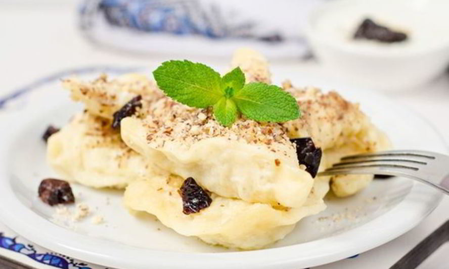 Рецепт вареников с черносливом и корицей
