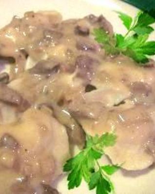 Вареники с капустой и грибным соусом