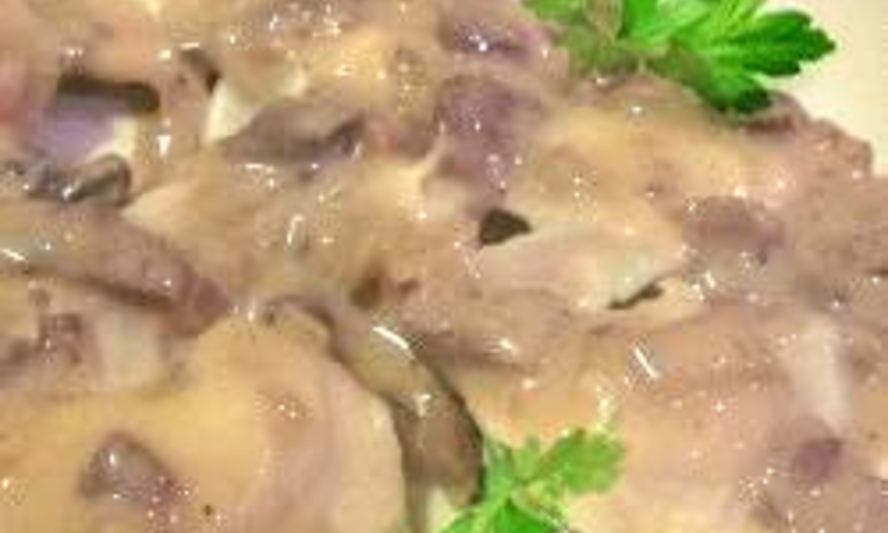 Рецепт вареников с капустой и грибным соусом