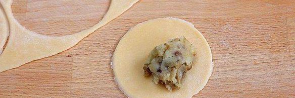 вареники с картошкой и сушеными грибами