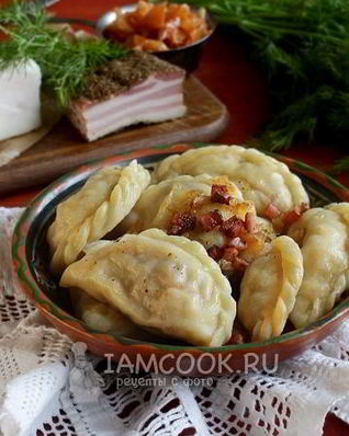 Вареники с квашеной капустой и салом