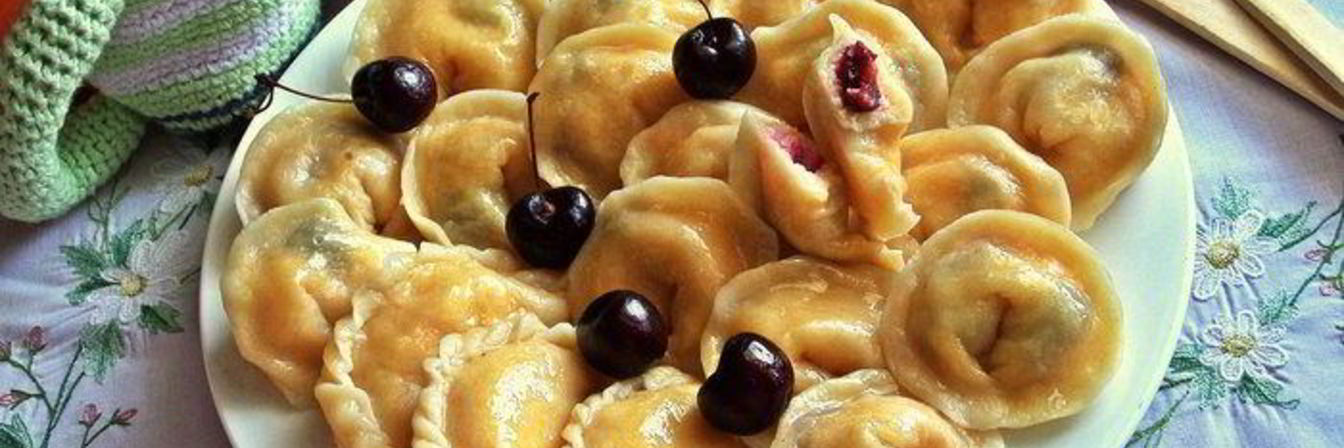 Вареники с творогом и черешней