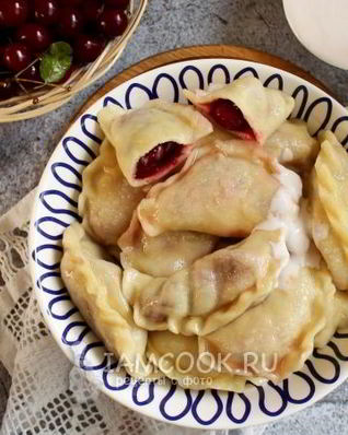 Вареники с вишней на кефире с содой