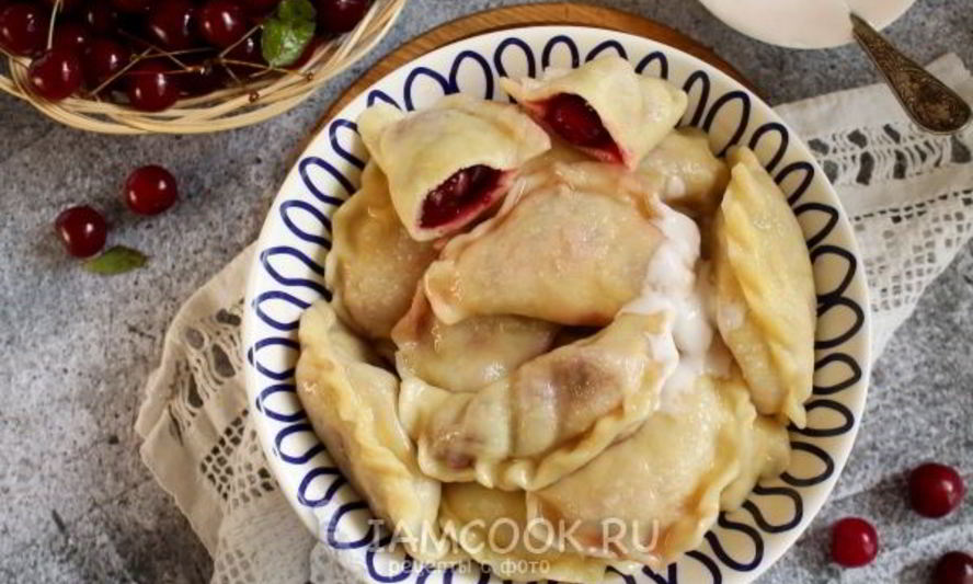 Рецепт вареников с вишней на кефире с содой