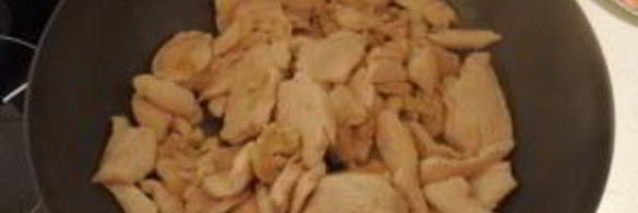 яичная лапша с курицей и овощами