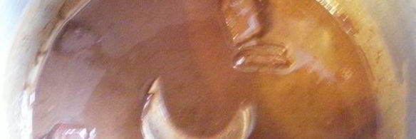 заварные клецки с клубникой и шоколадным соусом