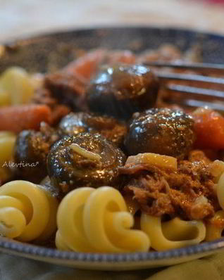 Жаркое из говядины с грибами