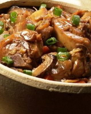 Жаркое из кролика в горшочках