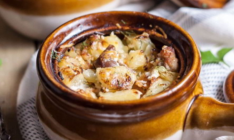 Рецепт жаркого из курицы в горшочках