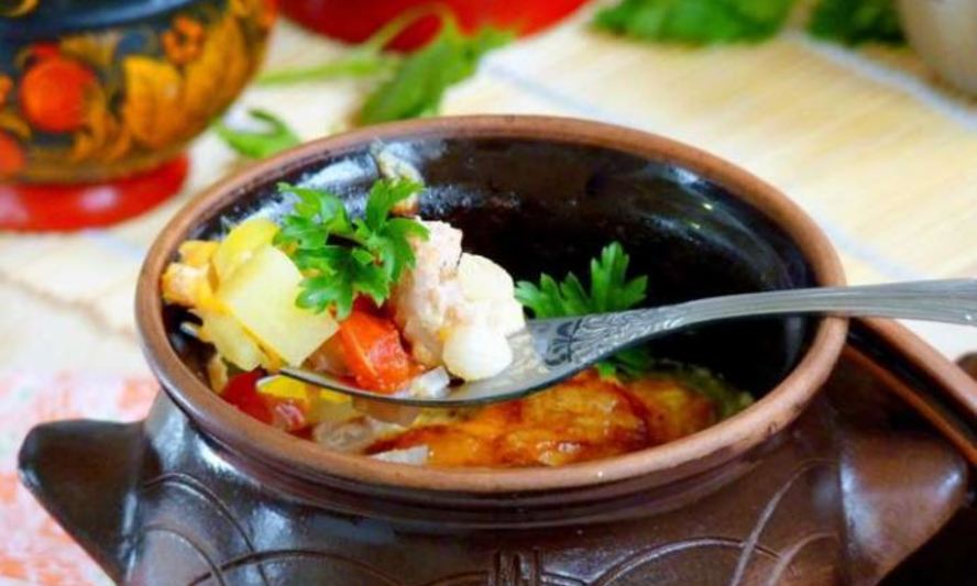 Рецепт жаркого из свинины с картошкой в горшочках