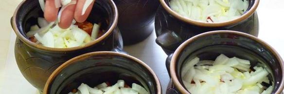 жаркое из свинины с картошкой в горшочках