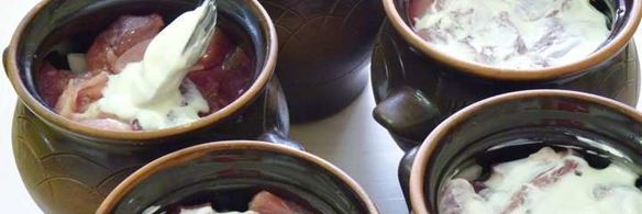 жаркое из свинины с картошкой в горшочках