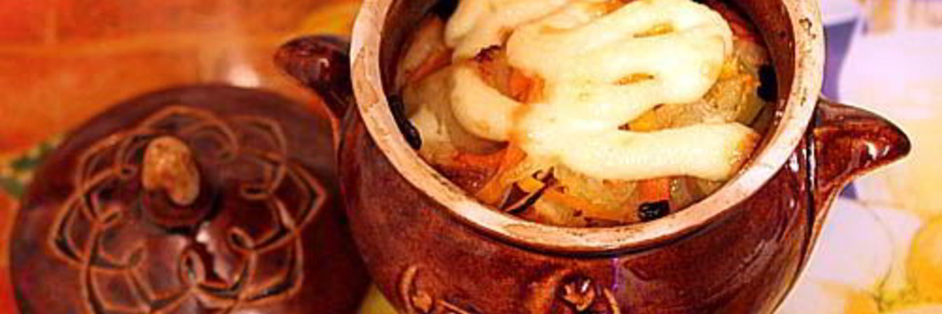 Жаркое с грибами в горшочках