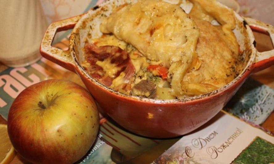 Рецепт жаркого с языком и беконом под крышкой из слоеного теста сытый патрик