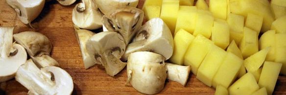 жаркое с языком и беконом под крышкой из слоеного теста сытый патрик