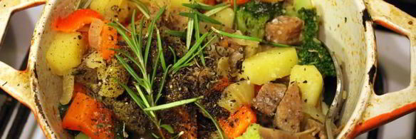 жаркое с языком и беконом под крышкой из слоеного теста сытый патрик