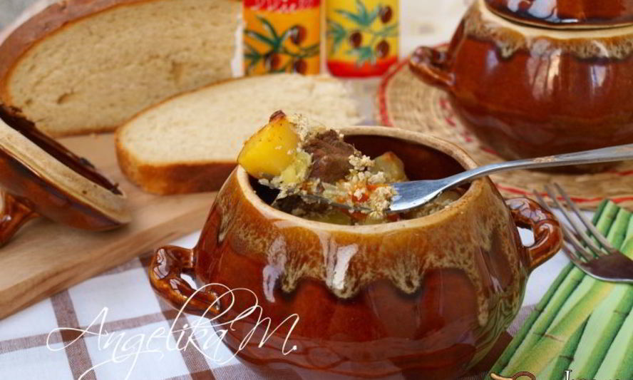 Рецепт жаркого в горшочках с мясом