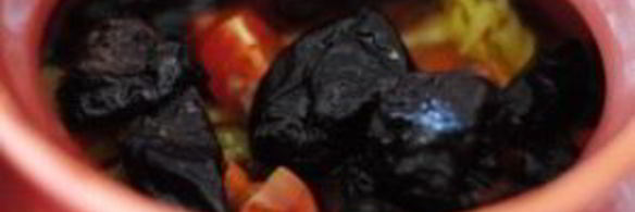 жаркое в горшочке из курицы с черносливом