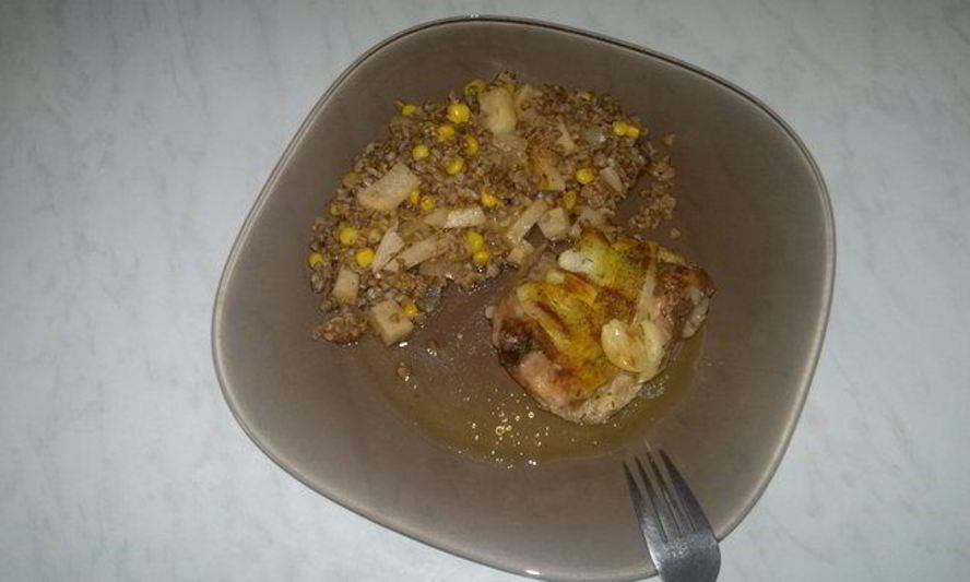 Рецепт бедра индейки из духовки и гречка с сельдереем и кукурузой