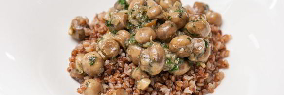 гречка с грибами и чесночными гренками