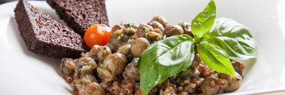 гречка с грибами и чесночными гренками