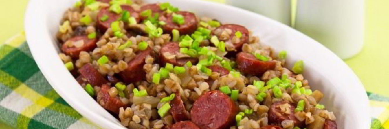 Гречка с сосисками и грибами