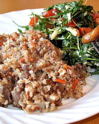 Гречка с тушенкой и грибами