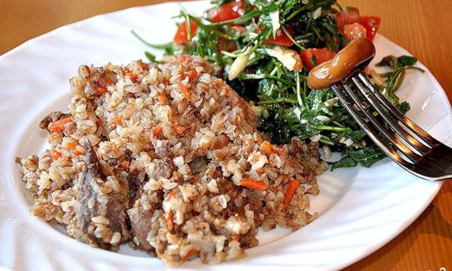 Рецепт гречки с тушенкой и грибами