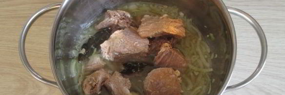 гречка с тушенкой в кастрюле