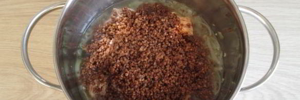 гречка с тушенкой в кастрюле