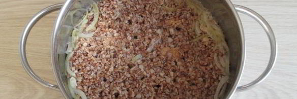 гречка с тушенкой в кастрюле