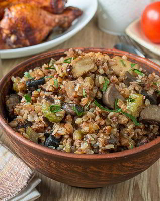 Гречневая каша с лесными грибами