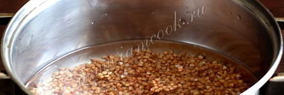 гречневая каша с луком и помидорами