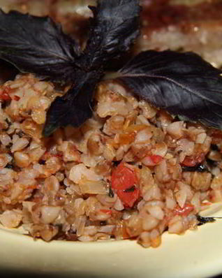 Гречневая каша с томатами по-итальянски