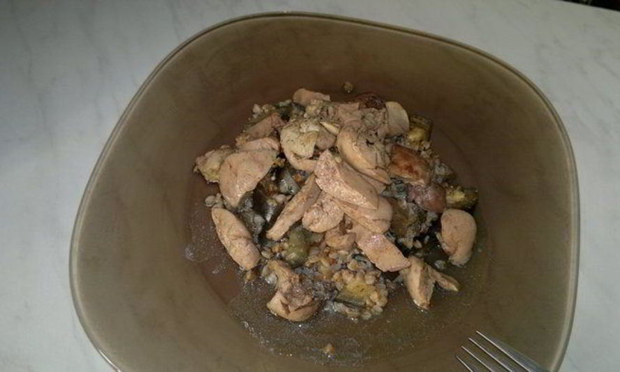 Рецепт острой гречневой каши с баклажаном, имбирем и чесноком, печень кролика с кориадром