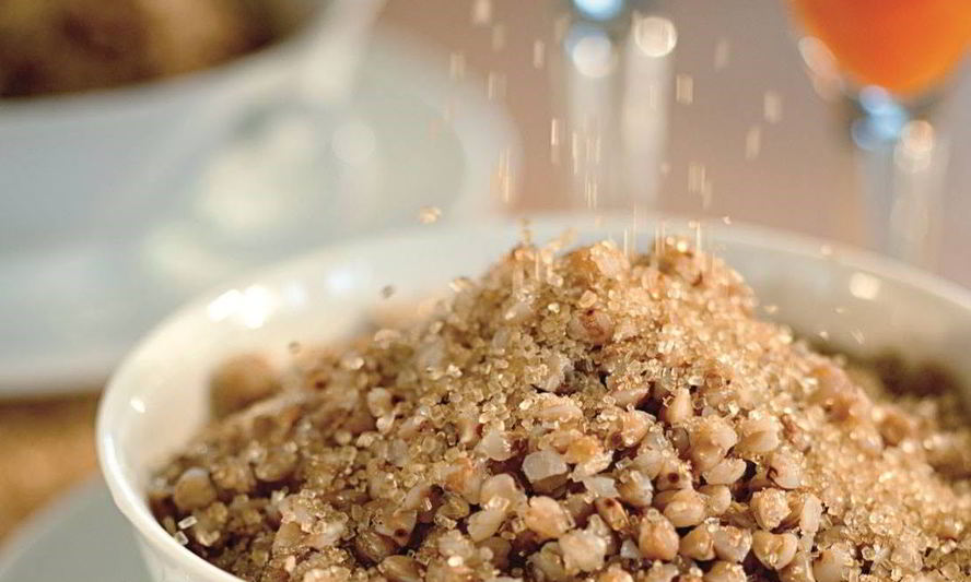 Рецепт рассыпчатой гречки с яблочно-морковным шотом