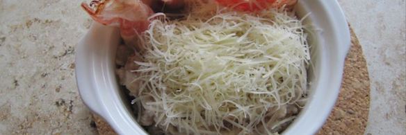 сытная злаковая каша с яйцом и беконом