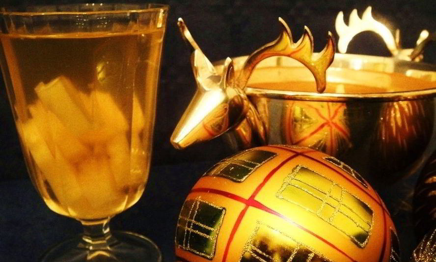 Рецепт алкогольного коктейля с ананасами и шампанским