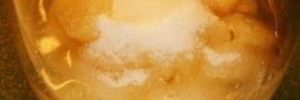 алкогольный коктейль с ананасами и шампанским