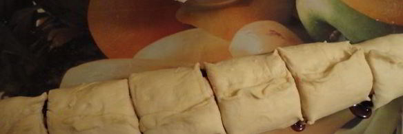 булочки-ссобойки с вишней и апельсиновым сиропом