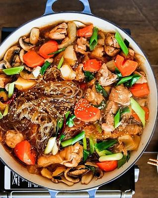 Горячая фунчоза с курицей