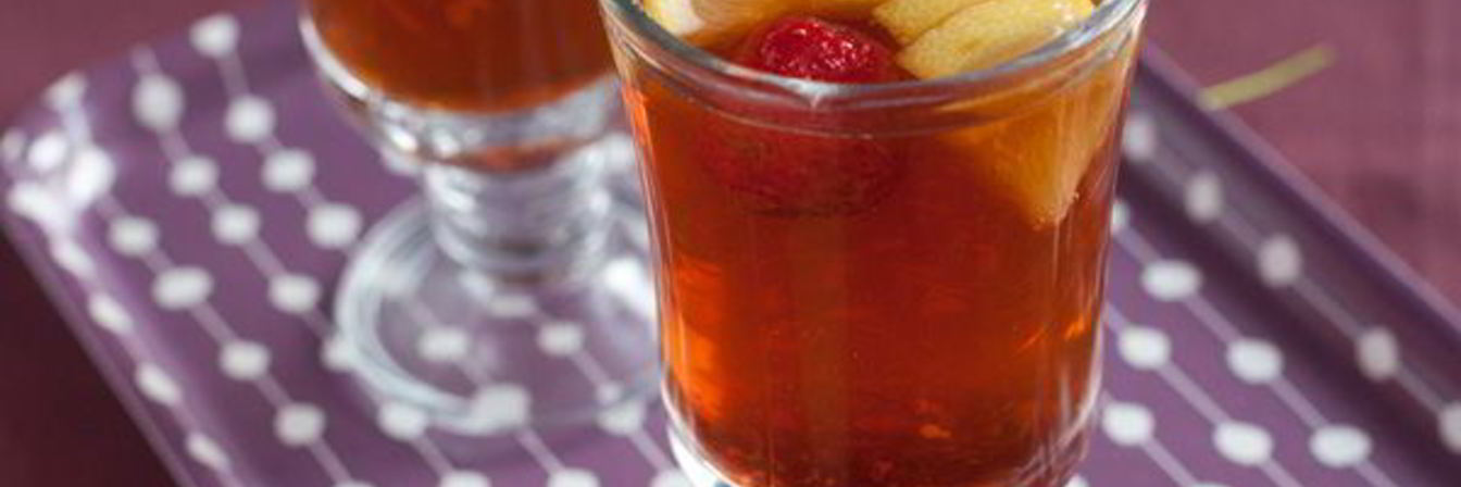 Имбирный чай с клубникой