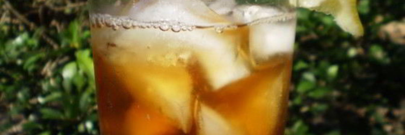 Холодный чай с лимоном