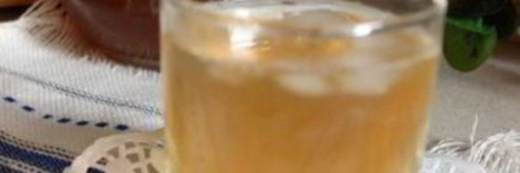 холодный чай с персиками, нектаринами и мятой