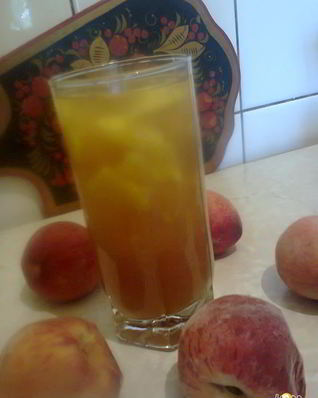 Холодный чай с персиком