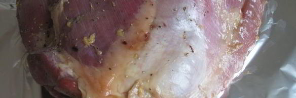 индейка, глазированная медом с клюквенным соусом и персиком в легком сиропе