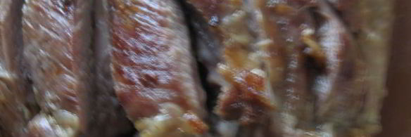 индейка, глазированная медом с клюквенным соусом и персиком в легком сиропе