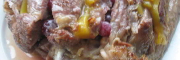 индейка, глазированная медом с клюквенным соусом и персиком в легком сиропе