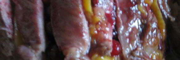 индейка, глазированная медом с клюквенным соусом и персиком в легком сиропе